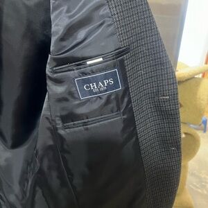 Chaps blazer in wonderful condition. 100% wool size men’s 38 regular.